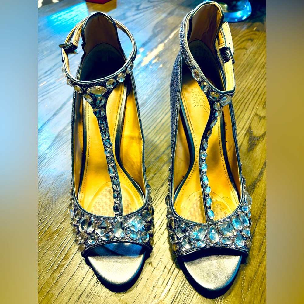 Badgley Mischka  silver crystal t strap sandal